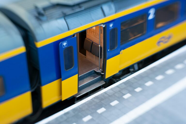 treinstation in en uitstappen